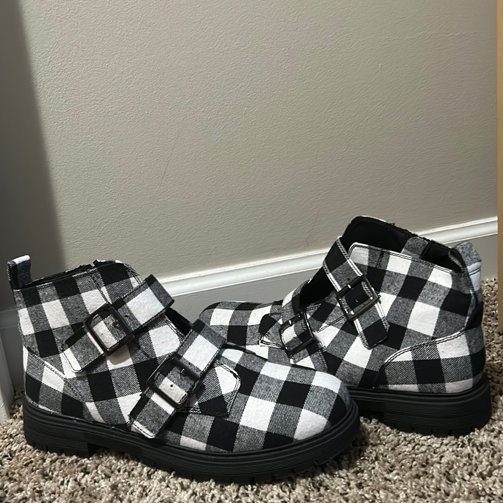Super Cute Zip-up Booties